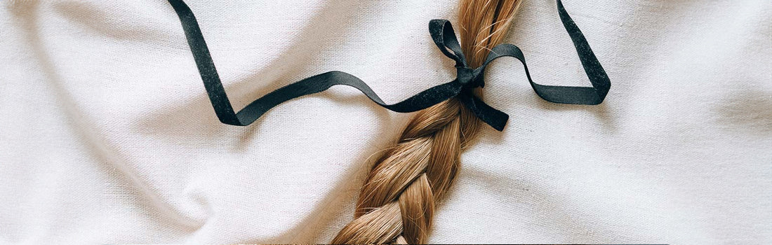 3 festliche Frisuren, die im Handumdrehen selbst gemacht sind