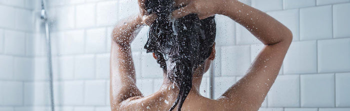 Haare richtig waschen: So geht’s