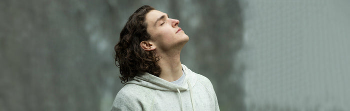 Fettige Haare: Was wirklich hilft